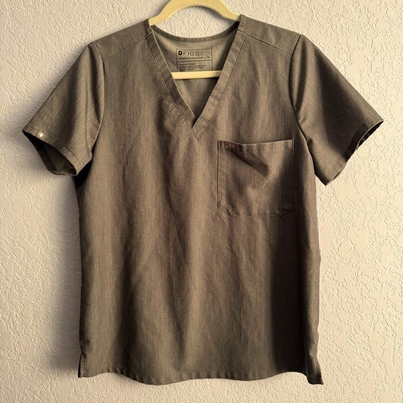 Figs Men’s One Pocket Short Sleeve Scrub Top - Picture 1 of 8